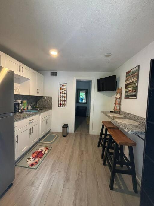 Quiet & Centrally Located House - Private Parking, Laundry And Storage For Luggage Miami Esterno foto