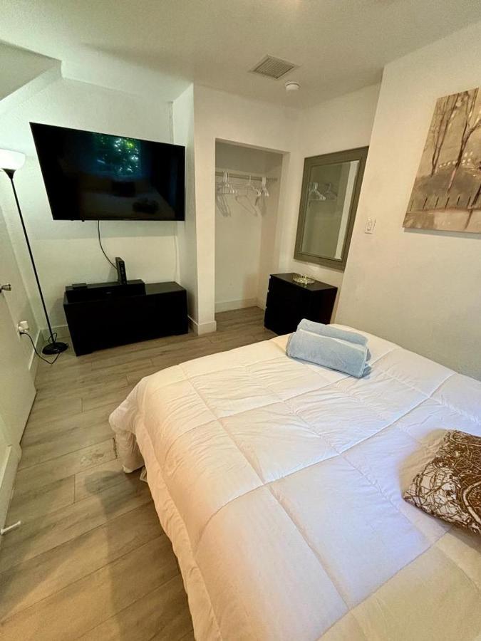 Quiet & Centrally Located House - Private Parking, Laundry And Storage For Luggage Miami Esterno foto