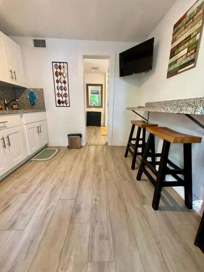 Quiet & Centrally Located House - Private Parking, Laundry And Storage For Luggage Miami Esterno foto
