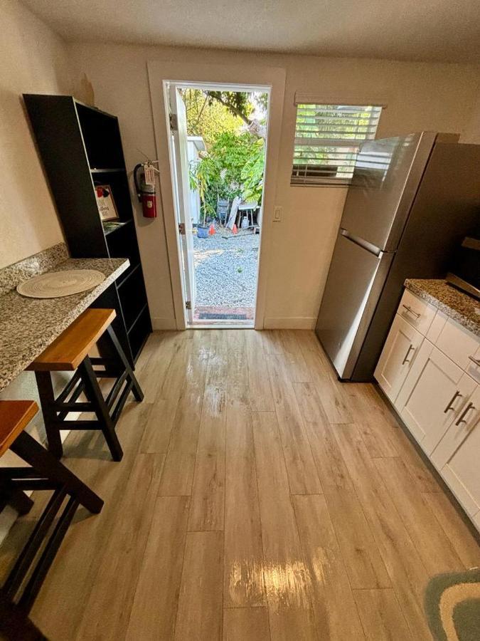 Quiet & Centrally Located House - Private Parking, Laundry And Storage For Luggage Miami Esterno foto
