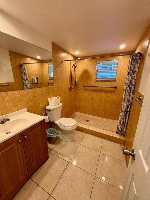 Quiet & Centrally Located House - Private Parking, Laundry And Storage For Luggage Miami Esterno foto
