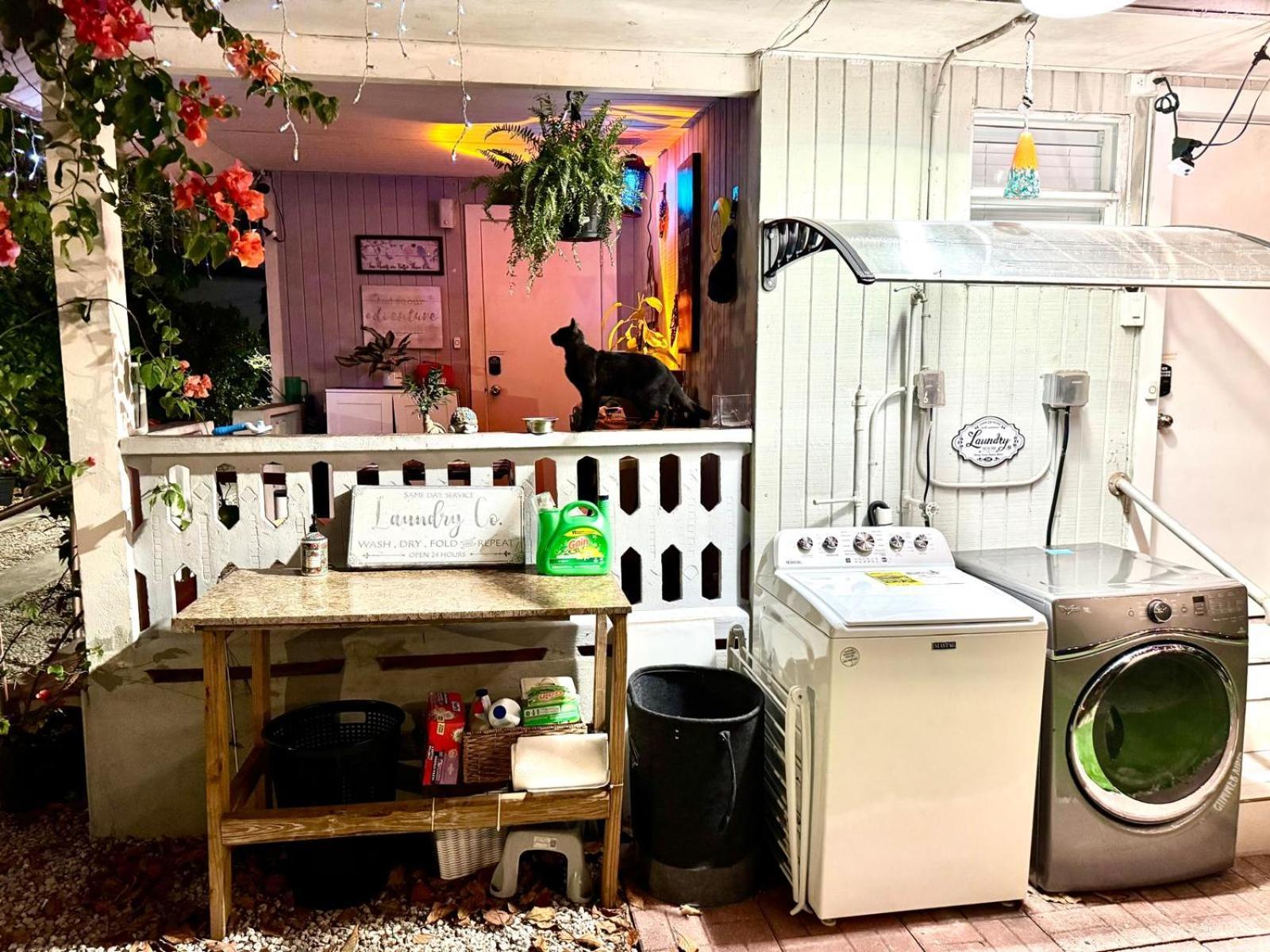 Quiet & Centrally Located House - Private Parking, Laundry And Storage For Luggage Miami Esterno foto